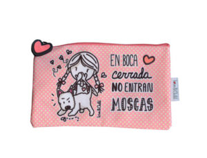 BOLSO ESCOLAR LOVE&CHILD PORTATODO PLANO POLIESTER TIRADOR DE GOMA EN BOCA CERRADA NO ENTRAN MOSCAS