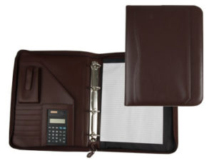 CARPETA PORTAFOLIOS 45-848 MARRON 260X355 MM CREMALLERA 4 ANILLAS 40 MM CALCULADORA CON BOLSA PARA MOVIL